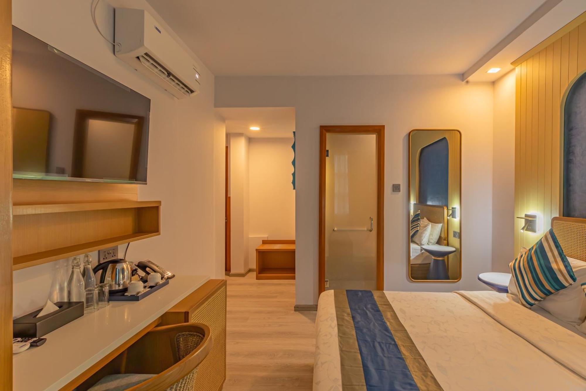 Umet Seaview Hotel With Free Airport Pick Up And Drop T&C Apply Malé Dış mekan fotoğraf